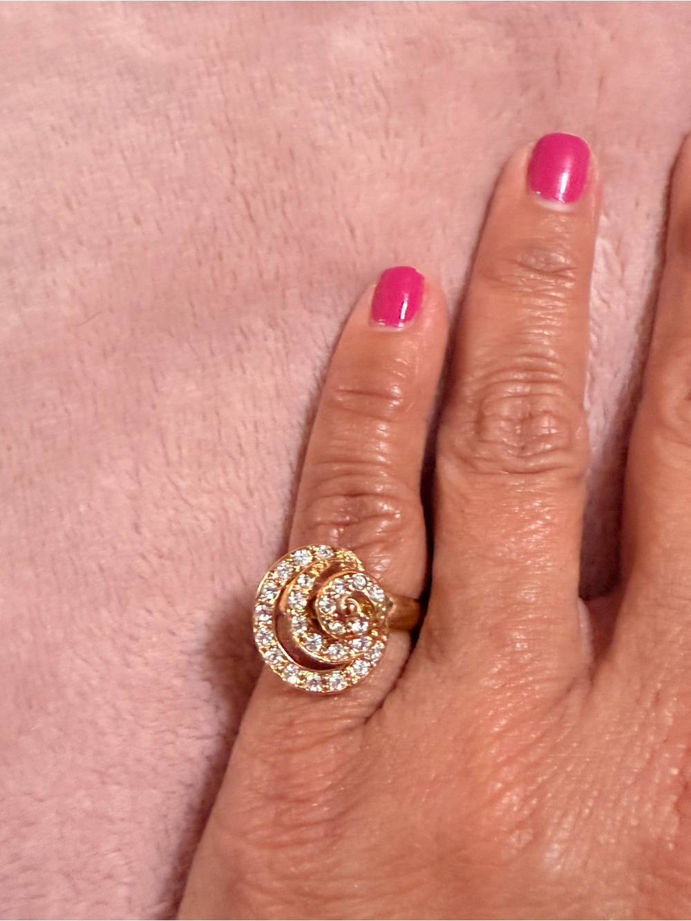 Gold-Tone Crystal Swirl Cocktail Ring- it moves! Size 5